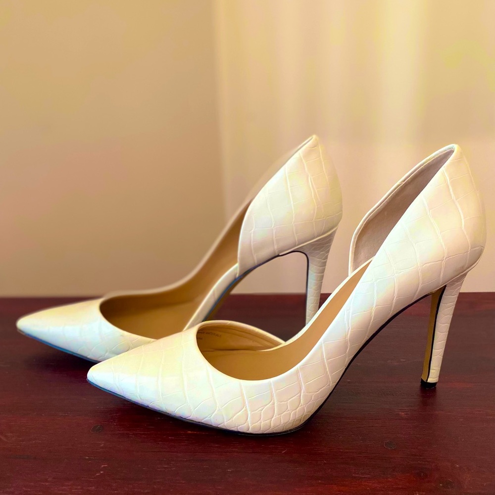 Perfect summer heels. Fits comfortably and have been worn twice. Beautiful color